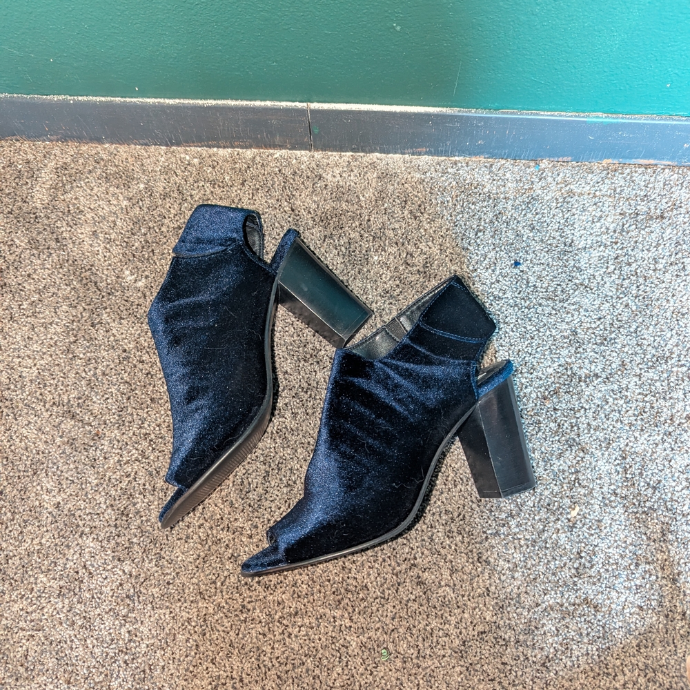 Steve Madden Blue Velvet Heels